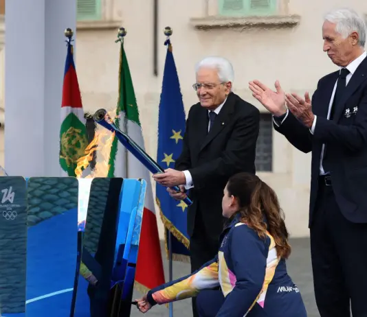 Mattarella accende il braciere olimpico dei Giochi Invernali di Milano-Cortina 2026