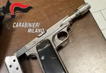 Sparano contro i buttafuori di una discoteca, arrestati due giovani a Milano