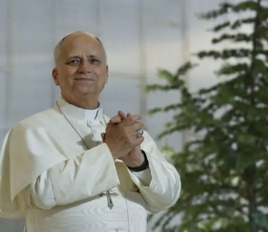 Papa Leone XIV prega al porto di Beirut, nel 2020 l’esplosione che provocò 218 morti