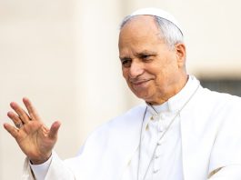 Papa Leone XIV a sorpresa alla biblioteca del Senato, visita alla mostra sulla Bibbia di Borso d’Este