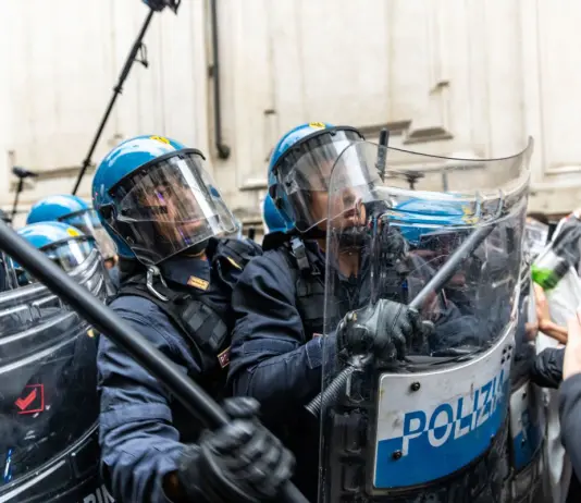 Torino, blitz nel centro sociale Askatasuna. Il sindaco Lo Russo “Cessato il patto di collaborazione”