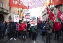 Sciopero generale Cgil, manifestazioni in tutta Italia. Si fermano trasporti, scuola e sanità. Landini “Raccolta firme contro la manovra”