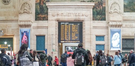 Sciopero generale Cgil, manifestazioni e presidi in tutta Italia. Si fermano trasporti, scuola e sanità