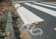Anziano travolto da un’auto la notte di Natale nel Torinese, si costituisce una 21enne