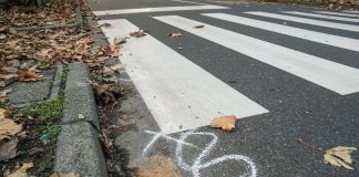 Anziano travolto da un’auto la notte di Natale nel Torinese, si costituisce una 21enne