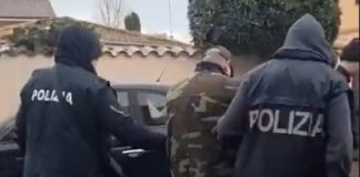Mette a segno due rapine in 5 giorni “armato” di accetta, arrestato un 50enne romano