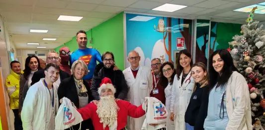 Seus 118, supereroi e doni natalizi per i piccoli pazienti dell’Ospedale Cervello di Palermo