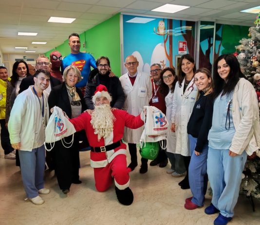 Seus 118, supereroi e doni natalizi per i piccoli pazienti dell’Ospedale Cervello di Palermo
