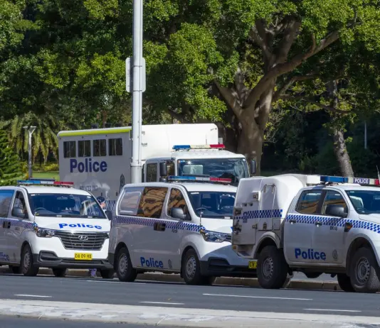 Australia, sparatoria a Bondi Beach durante la festa ebraica di Hannukah: almeno 10 morti tra cui uno dei due attentatori