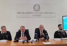 Scavi clandestini e ricettazione di beni archeologici, smantellato l’Affaire tombaroli siciliani