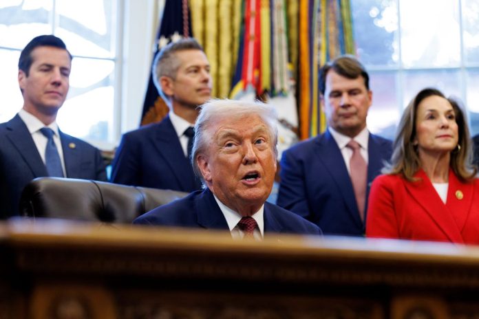 Washington, il presidente Trump revoca gli standard sul consumo dei carburanti, adottati da Obama e Biden