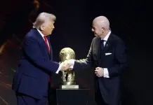 Bocelli apre la cerimonia del sorteggio dei Mondiali 2026 con “Nessun dorma”. A Trump il premio Fifa per la pace