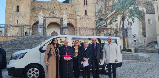La Fondazione Regina Elena di Cefalù acquista un pulmino con il contributo di UniCredit