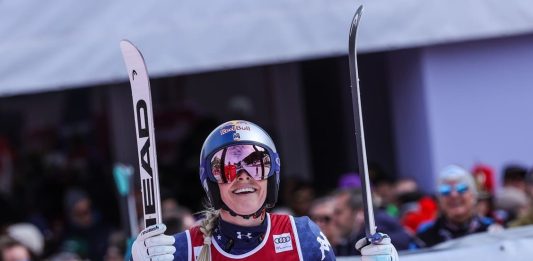 Lindsey Vonn vince la discesa di St. Moritz a 41 anni, quarto posto per Goggia