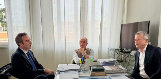 Occhiuto incontra l’amministratore delegato di Ita Eberhart: “Possibile una nuova scuola di piloti a Crotone”