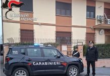 Era ricercato per aver abusato sessualmente di moglie e figlie, arrestato a Fiumicino