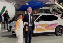 Milano-Cortina 2026, la fiamma olimpica atterra a Fiumicino. Al Quirinale Paolini la consegna a Mattarella / Video