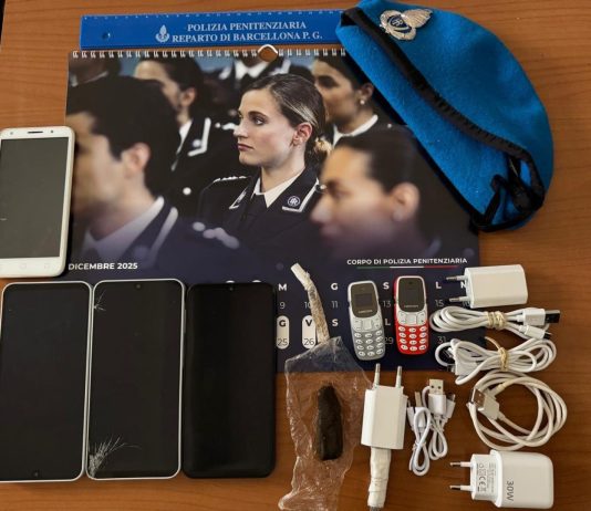 Sei telefoni cellulari e dosi di droga sequestrati in un carcere a Barcellona Pozzo di Gotto