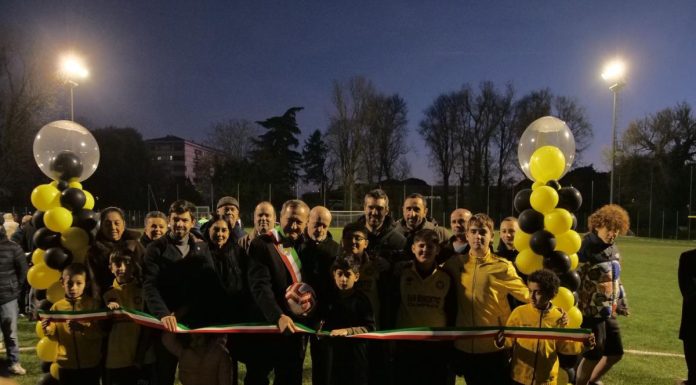 Brugnaro al taglio del nastro del nuovo impianto sportivo Villaggio Laguna