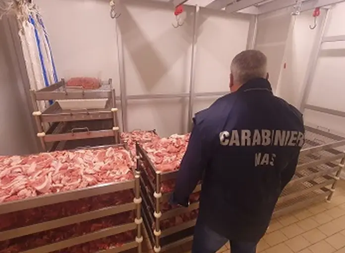 Sequestrati 150kg di alimenti nel Catanzarese