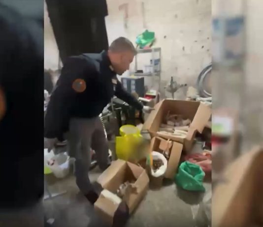 Scoperta nel Napoletano una fabbrica illegale di fuochi d’artificio, denunciato un 34enne