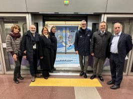 Milano-Cortina, Metro 5: inaugurato il treno brandizzato per le Olimpiadi / Video