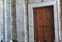 Giubileo, chiusa la Porta Santa della Basilica di San Giovanni. Aurigemma: “Momento di spiritualità”