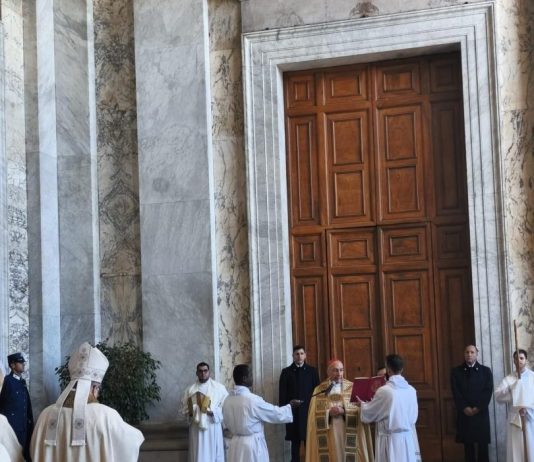 Giubileo, chiusa la Porta Santa della Basilica di San Giovanni. Aurigemma: “Momento di spiritualità”