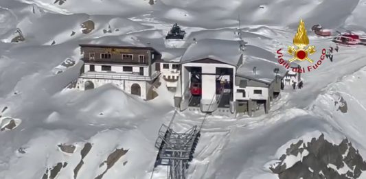 Incidente alla funivia di Macugnaga: quattro feriti, evacuate le persone bloccate / Video