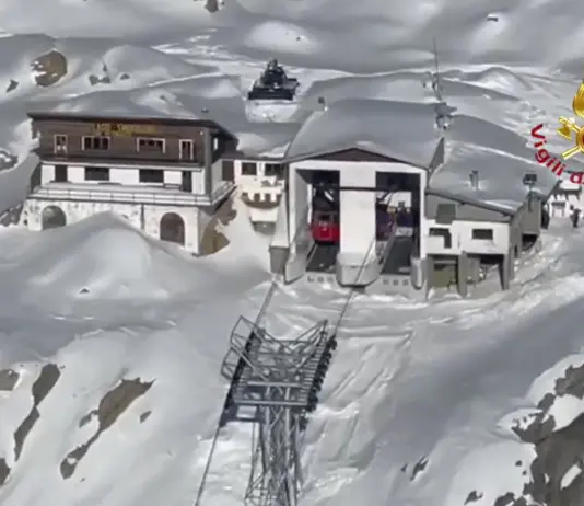 Incidente alla funivia di Macugnaga: quattro feriti e centinaia di persone bloccate / Video