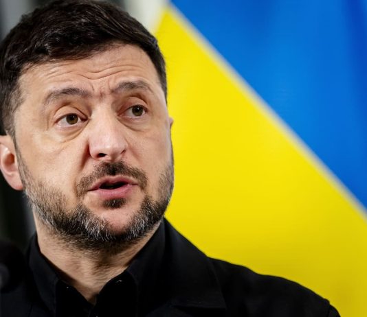 Ucraina, Zelensky “Massiccio attacco russo nelle ultime ore con missili e droni, almeno 2 morti”