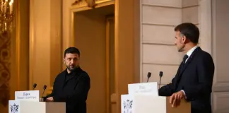 Ucraina, Zelensky: “La Russia non sia ricompensata per questa guerra”. Macron: “Da Mosca nessun segnale di pace”