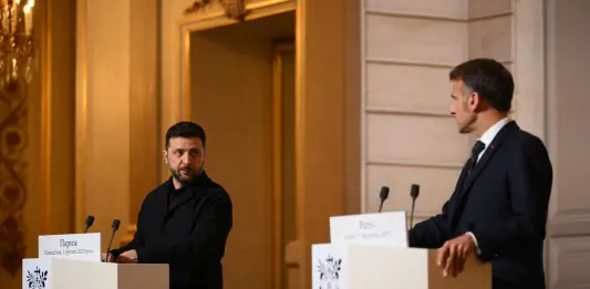 Ucraina, Zelensky: “La Russia non sia ricompensata per questa guerra”. Macron: “Da Mosca nessun segnale di pace”