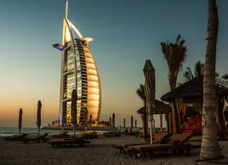 In vacanza a gennaio: 5 destinazioni dove fare il bagno burj al arab Dubai