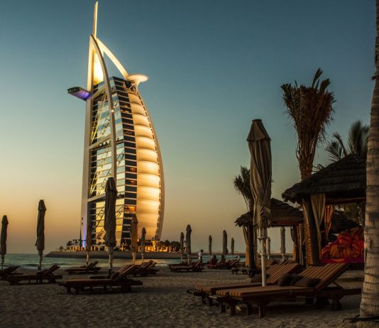 In vacanza a gennaio: 5 destinazioni dove fare il bagno burj al arab Dubai