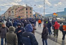 I lavoratori dell’ex Ilva di Genova riprendono il blocco stradale, Bucci: “Venerdì l’incontro con il ministro Urso”