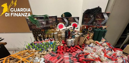 Sequestrate 2,8 tonnellate di fuochi d’artificio in provincia di Brescia