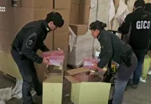Sequestrati due stabilimenti clandestini per la produzione di sigarette tra Milano e Pavia, 17 arresti