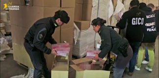 Sequestrati due stabilimenti clandestini per la produzione di sigarette tra Milano e Pavia, 17 arresti