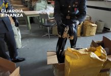 Sequestrati 4 mila articoli tra giocattoli e abiti contraffatti, 5 denunce a Roma