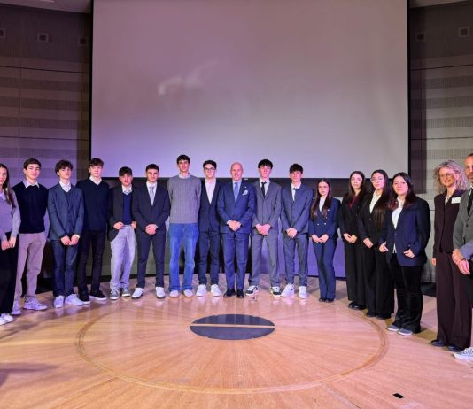 Visita al Parlamento Europeo per i 14 studenti liguri vincitori della Hackathon to Bruxelles