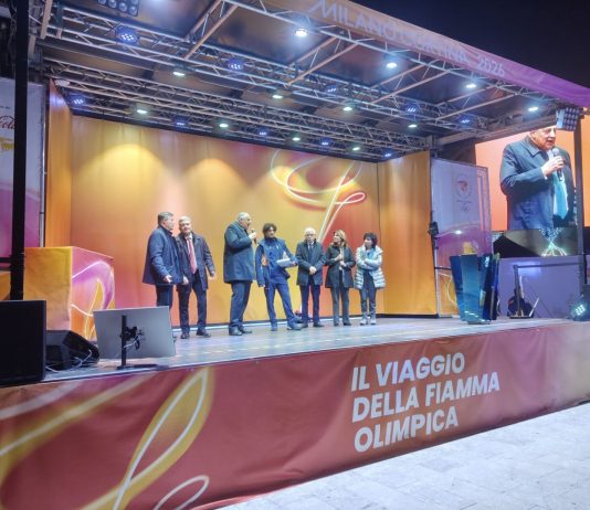 La fiamma olimpica arriva a Palermo, il sindaco Lagalla “Segno di unità e pace”