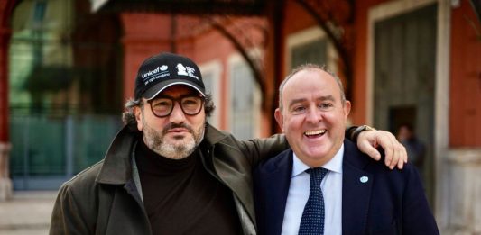 Al Petruzzelli di Bari il Capodanno della beneficenza con lo spettacolo “Mi ritorni in mente”