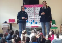 La Polizia gioca a tombola con i bambini della scuola “Giovanni Falcone” dello Zen