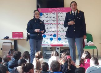 La Polizia gioca a tombola con i bambini della scuola “Giovanni Falcone” dello Zen