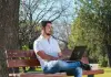 Che cosa sono i siti web comparatori online e a cosa servono ragazzo con notebook al parco