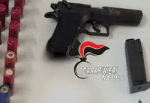 Napoli, Carabinieri trovano pistola e droga in un bidone a Secondigliano