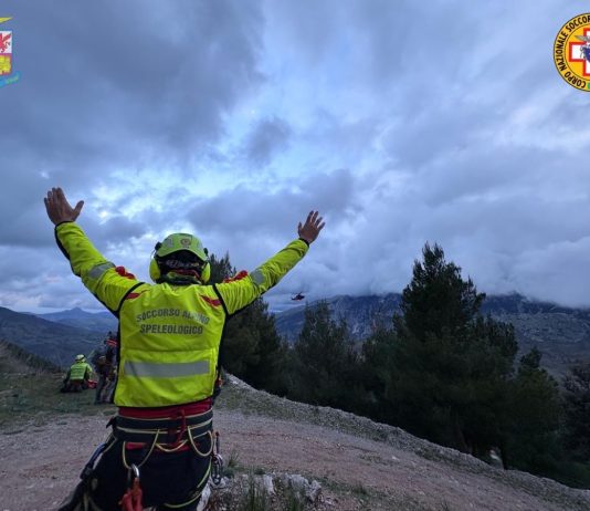 Soccorso Alpino e Speleologico Siciliano, tratto in salvo un escursionista svedese infortunato su un sentiero nel Palermitano