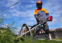 I nuovi attrezzi tecnologici per la cura del giardino tagliaerba