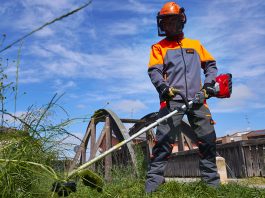 I nuovi attrezzi tecnologici per la cura del giardino tagliaerba